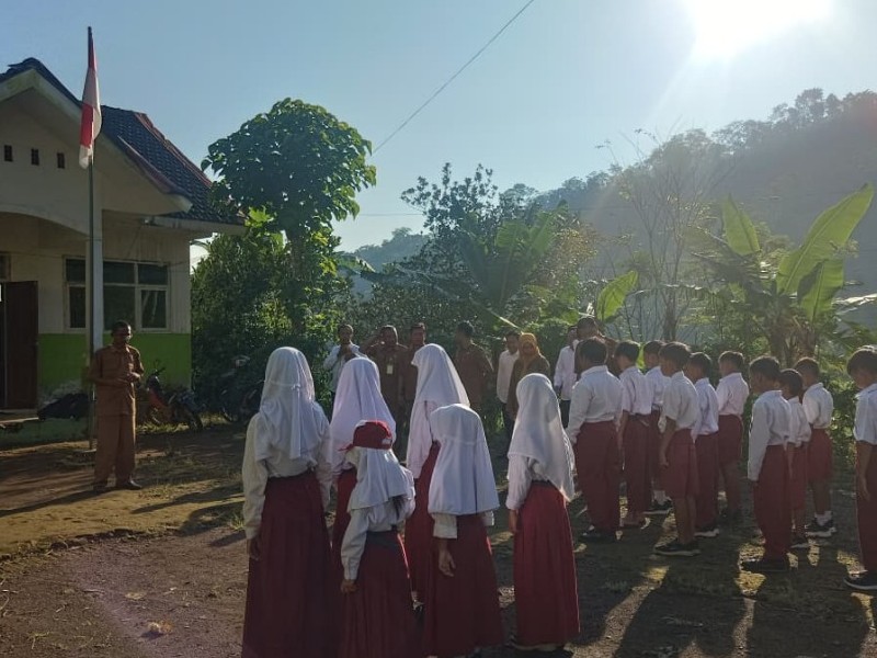 MASUK PERTAMA DAN HALAL BIHALAL